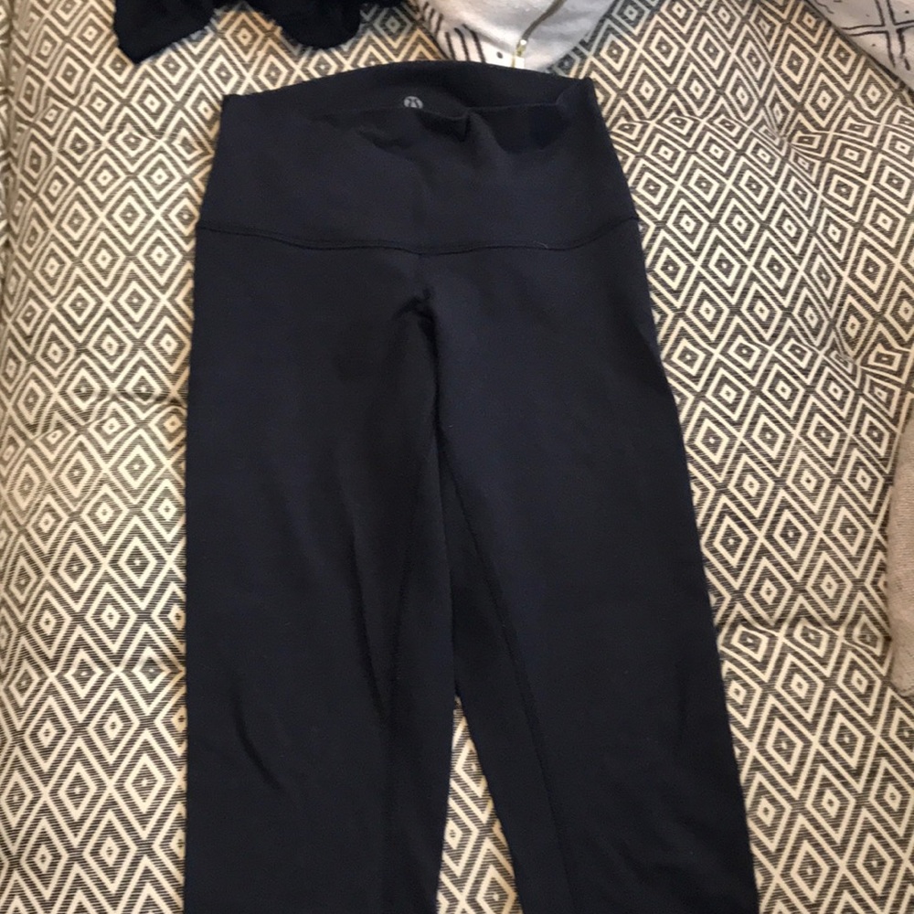 Lululemon crops black size 4